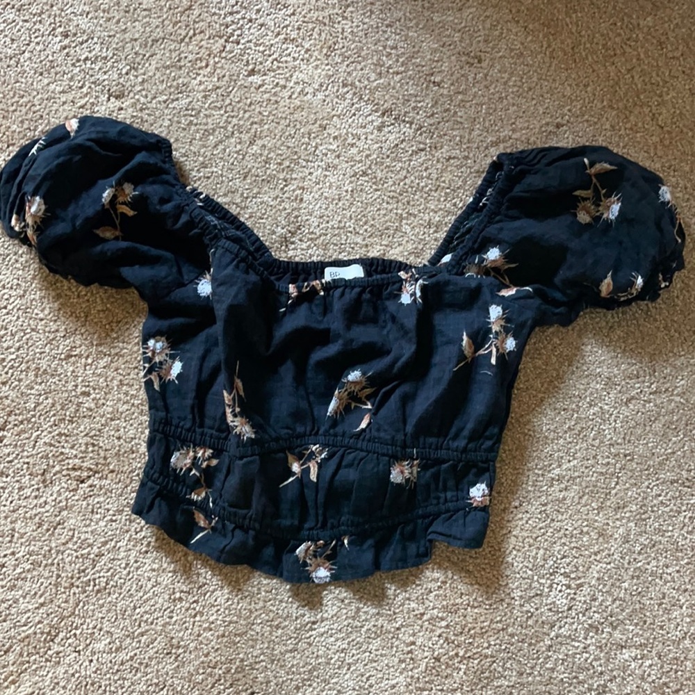 Puff shoulder crop floral top